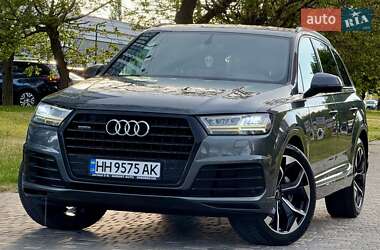 Позашляховик / Кросовер Audi Q7 2018 в 