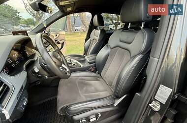 Позашляховик / Кросовер Audi Q7 2018 в 