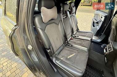 Позашляховик / Кросовер Audi Q7 2018 в 