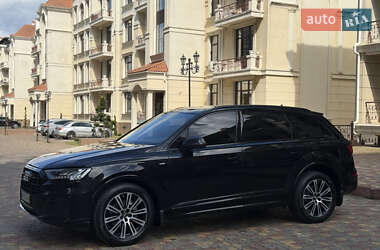 Внедорожник / Кроссовер Audi Q7 2022 в 