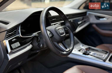 Внедорожник / Кроссовер Audi Q7 2022 в 