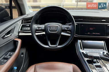 Внедорожник / Кроссовер Audi Q7 2022 в 