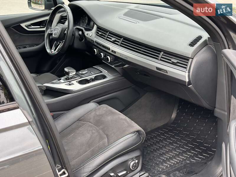 Внедорожник / Кроссовер Audi Q7 2018 в Буче