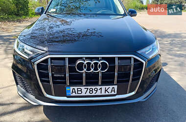 Позашляховик / Кросовер Audi Q7 2020 в 