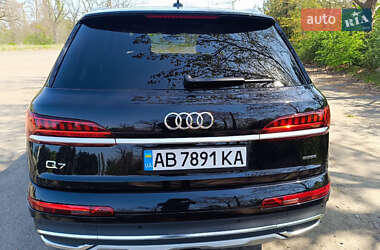 Позашляховик / Кросовер Audi Q7 2020 в 