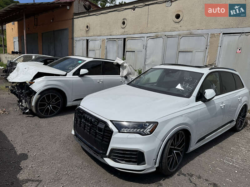 Внедорожник / Кроссовер Audi Q7 2021 в 