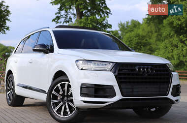 Внедорожник / Кроссовер Audi Q7 2016 в 