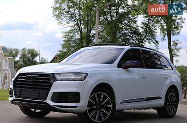 Внедорожник / Кроссовер Audi Q7 2016 в 
