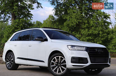 Внедорожник / Кроссовер Audi Q7 2016 в 