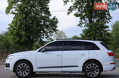 Внедорожник / Кроссовер Audi Q7 2016 в 