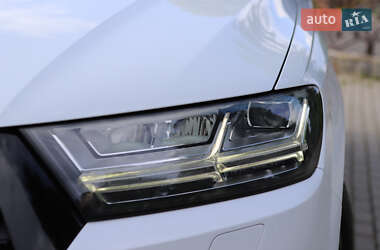 Внедорожник / Кроссовер Audi Q7 2016 в 