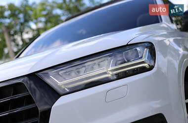 Внедорожник / Кроссовер Audi Q7 2016 в 