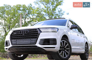 Внедорожник / Кроссовер Audi Q7 2016 в 