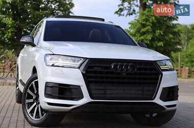 Внедорожник / Кроссовер Audi Q7 2016 в 