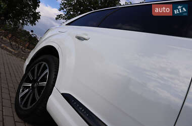 Внедорожник / Кроссовер Audi Q7 2016 в 