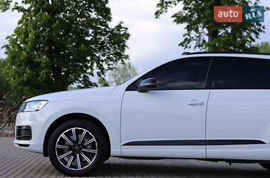 Внедорожник / Кроссовер Audi Q7 2016 в 