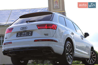 Внедорожник / Кроссовер Audi Q7 2016 в 