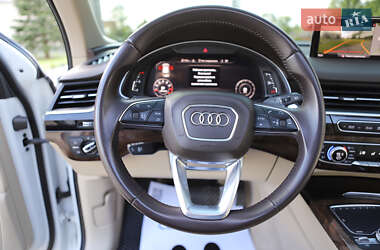 Внедорожник / Кроссовер Audi Q7 2016 в 
