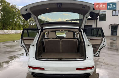 Внедорожник / Кроссовер Audi Q7 2015 в 