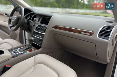 Внедорожник / Кроссовер Audi Q7 2015 в 