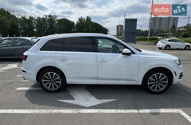 Внедорожник / Кроссовер Audi Q7 2016 в 