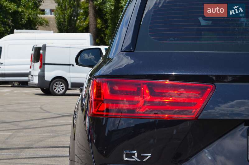 Внедорожник / Кроссовер Audi Q7 2016 в Киеве
