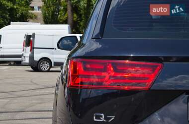 Внедорожник / Кроссовер Audi Q7 2016 в 
