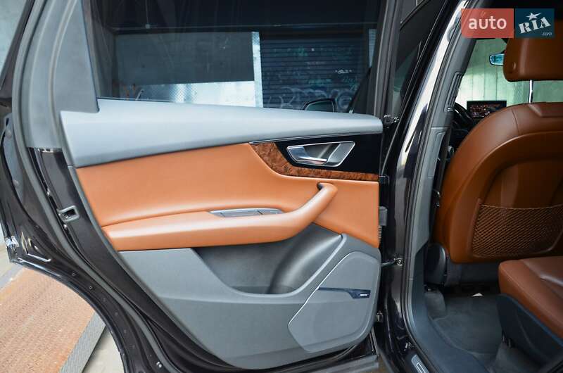 Внедорожник / Кроссовер Audi Q7 2016 в Киеве