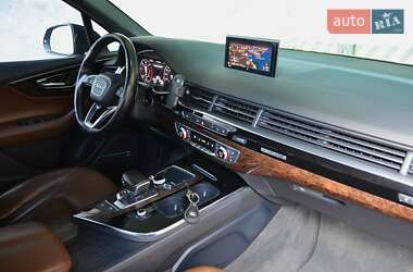 Внедорожник / Кроссовер Audi Q7 2016 в 