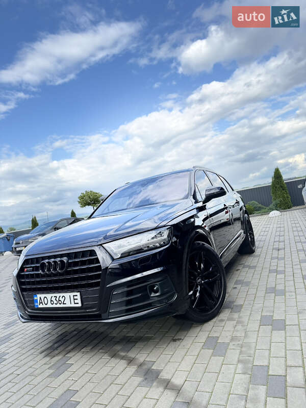 Позашляховик / Кросовер Audi Q7 2015 в 