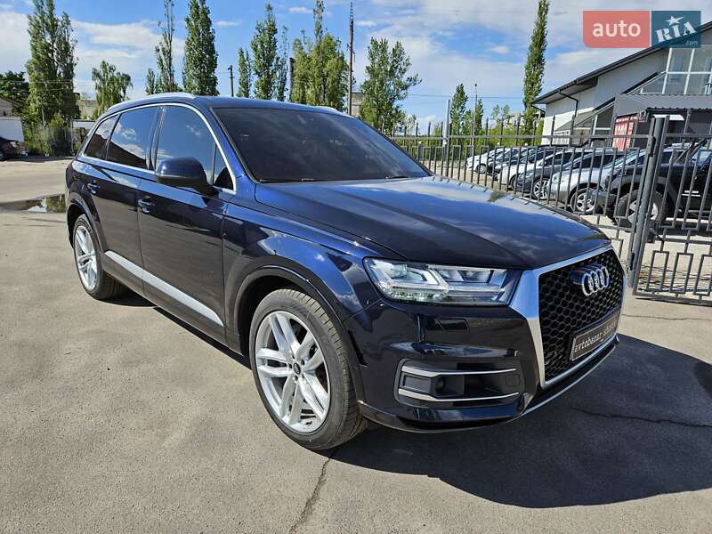 Внедорожник / Кроссовер Audi Q7 2017 в 