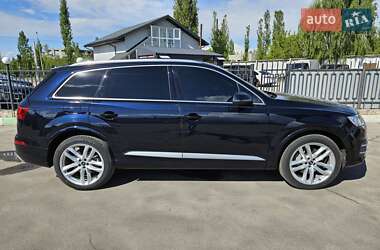 Внедорожник / Кроссовер Audi Q7 2017 в 