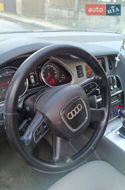 Позашляховик / Кросовер Audi Q7 2010 в 