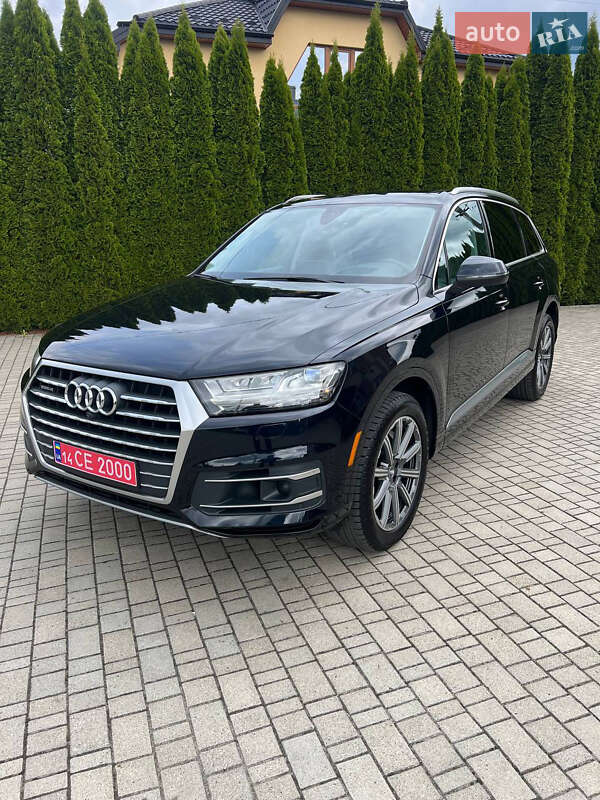 Позашляховик / Кросовер Audi Q7 2018 в 