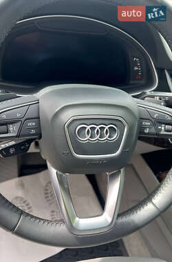 Позашляховик / Кросовер Audi Q7 2018 в 