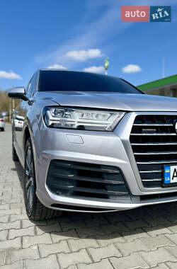 Внедорожник / Кроссовер Audi Q7 2017 в 