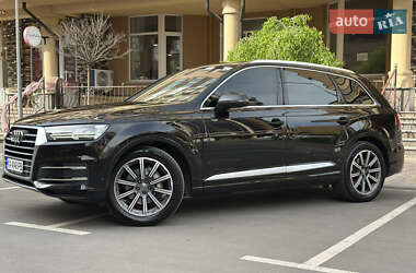 Внедорожник / Кроссовер Audi Q7 2016 в 
