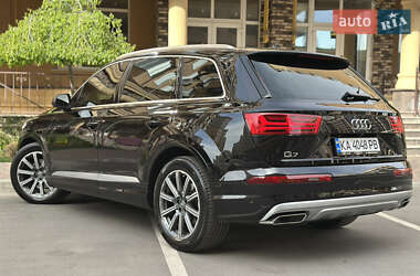 Внедорожник / Кроссовер Audi Q7 2016 в 