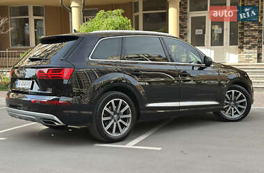 Внедорожник / Кроссовер Audi Q7 2016 в 