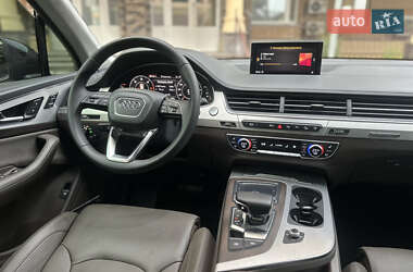 Внедорожник / Кроссовер Audi Q7 2016 в 
