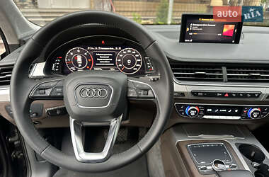 Внедорожник / Кроссовер Audi Q7 2016 в 