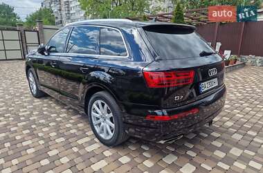 Внедорожник / Кроссовер Audi Q7 2017 в 