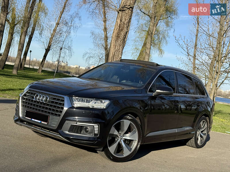 Внедорожник / Кроссовер Audi Q7 2017 в Киеве