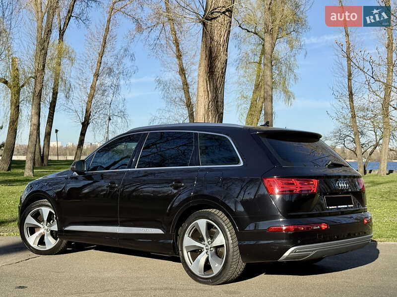 Внедорожник / Кроссовер Audi Q7 2017 в Киеве