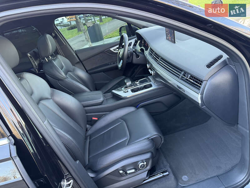 Внедорожник / Кроссовер Audi Q7 2017 в Киеве