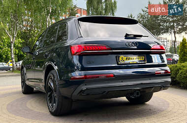 Позашляховик / Кросовер Audi Q7 2023 в 