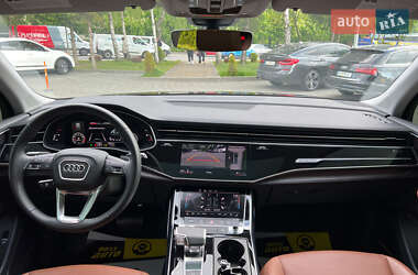 Позашляховик / Кросовер Audi Q7 2023 в 