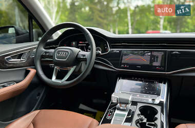 Позашляховик / Кросовер Audi Q7 2023 в 