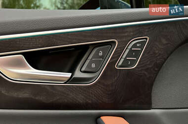 Позашляховик / Кросовер Audi Q7 2023 в 