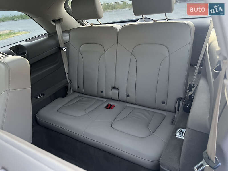 Внедорожник / Кроссовер Audi Q7 2011 в Ужгороде